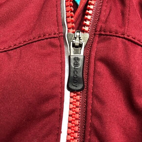 Saucony Women’s Red Run Shield Front Zip Long Sleeve Thumb Hole Jacket Size L - Picture 3 of 12